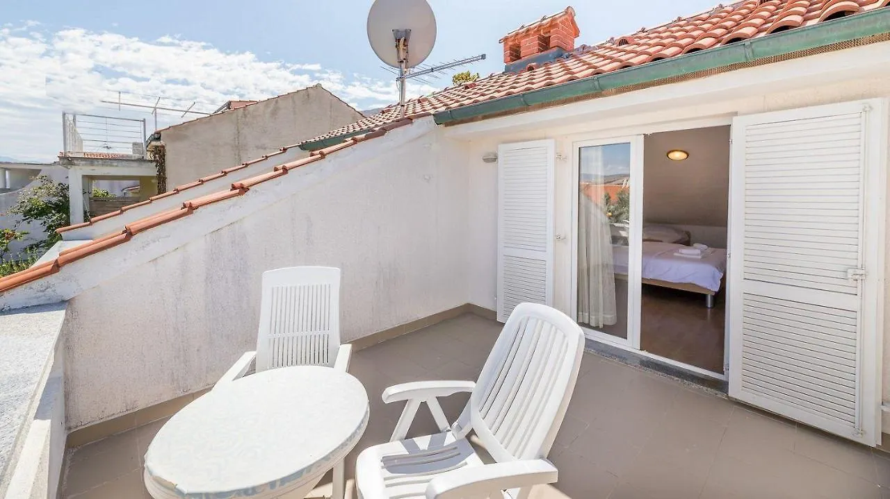 Grosse Terrasse Mit Meerblick, Strand 200 Meter Baska