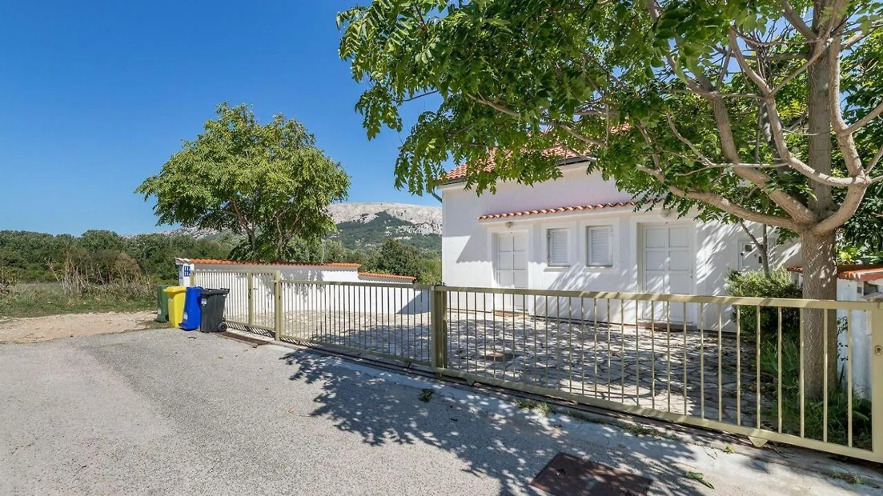 Grosse Terrasse Mit Meerblick, Strand 200 Meter Baska  Holiday home